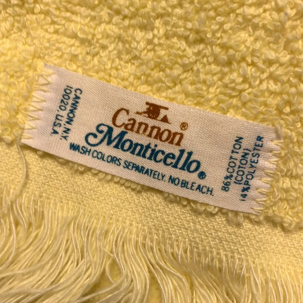 VINTAGE CANNON MONTICELLO YELLOW HAND TOWEL FRINGED EDGE EMBOSSED FLORAL 25